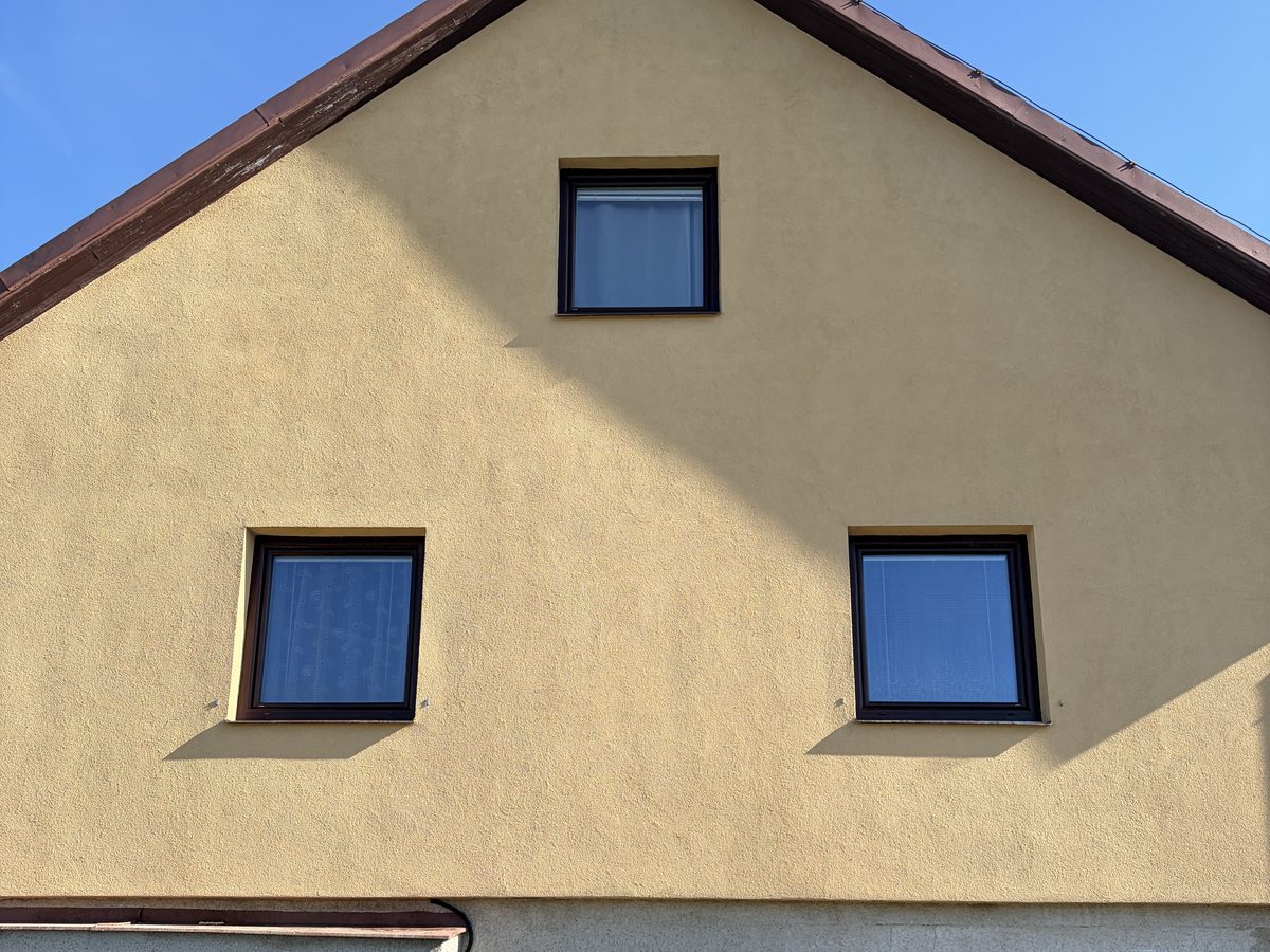 Fasáda rodinného domu v Brně po vyčištění metodou Soft Wash